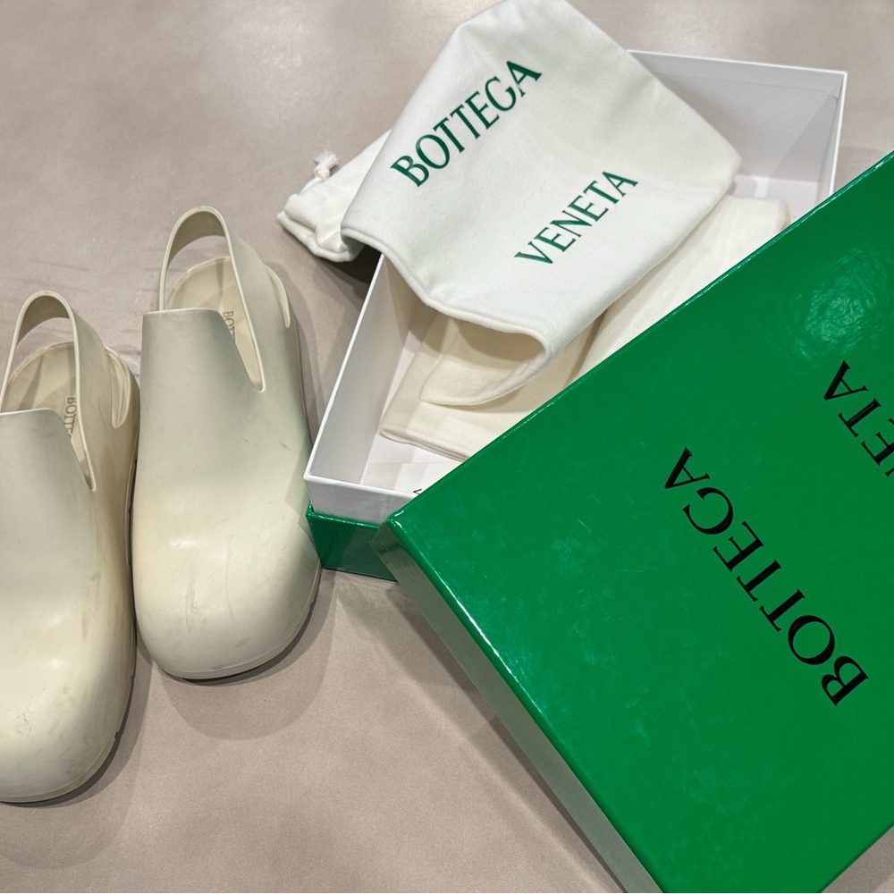 Bottega Veneta Puddle Rubber Slingback Clogs in Sea Salt